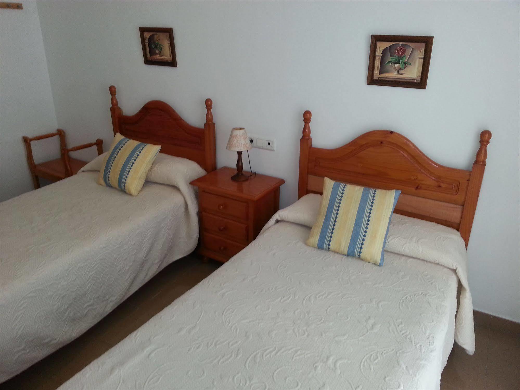 Hostal San Miguel Нерха Екстериор снимка